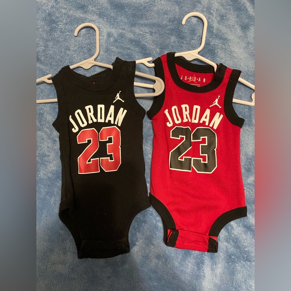 Baby Jordan onesie - Picture 2 of 3